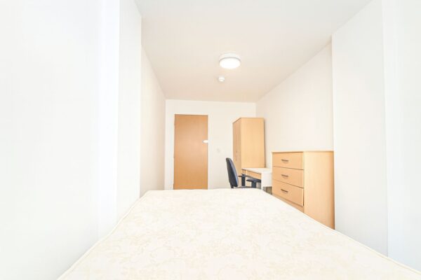 Double Room To Let - HP12