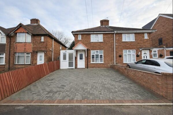 3 Bedroom House To Let - HP12
