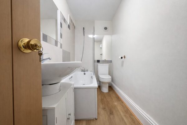 En-Suite Room To Let - HP11