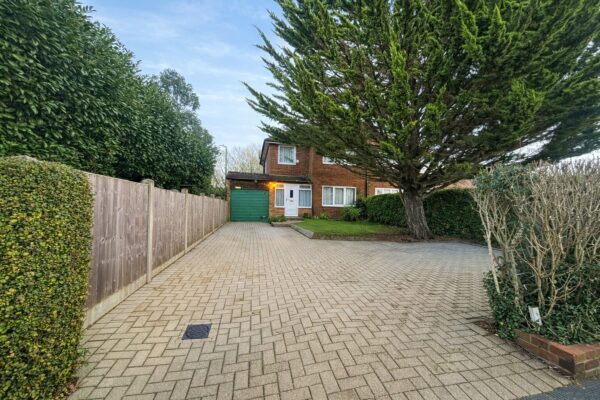 3 Bedroom House To Let - HP11