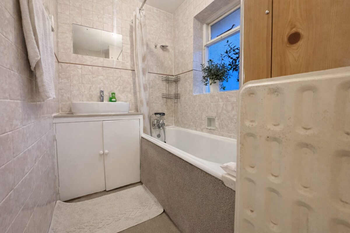 3 Bedroom House To Let - HP11