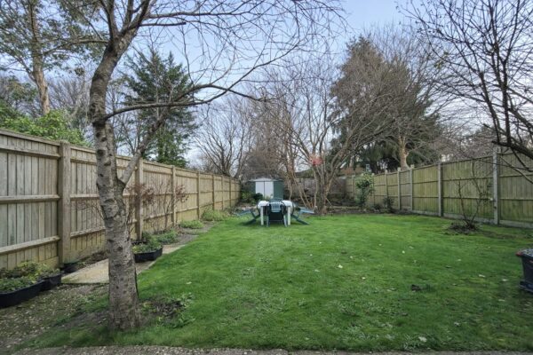 3 Bedroom House To Let - HP11