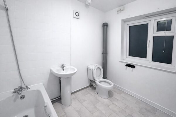 3 Bedroom House To Let - B69
