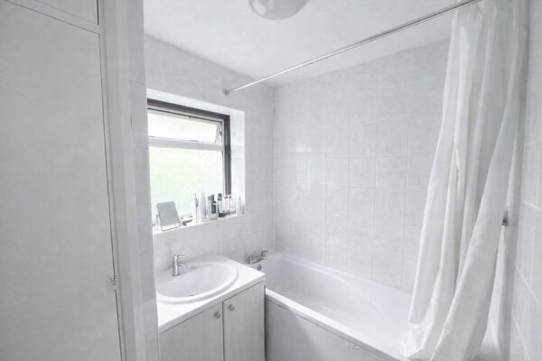 4 Bedroom Student House To Let - HP13