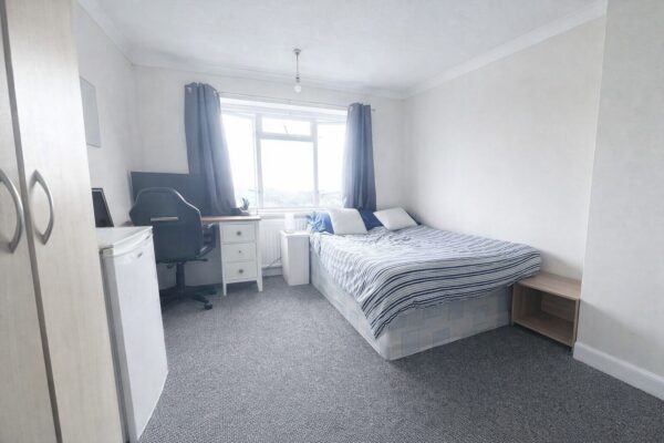 4 Bedroom Student House To Let - HP13