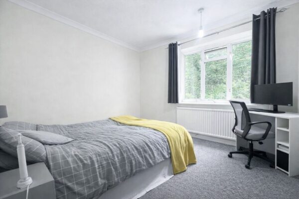 4 Bedroom Student House To Let - HP13