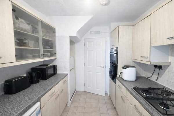 4 Bedroom Student House To Let - HP13