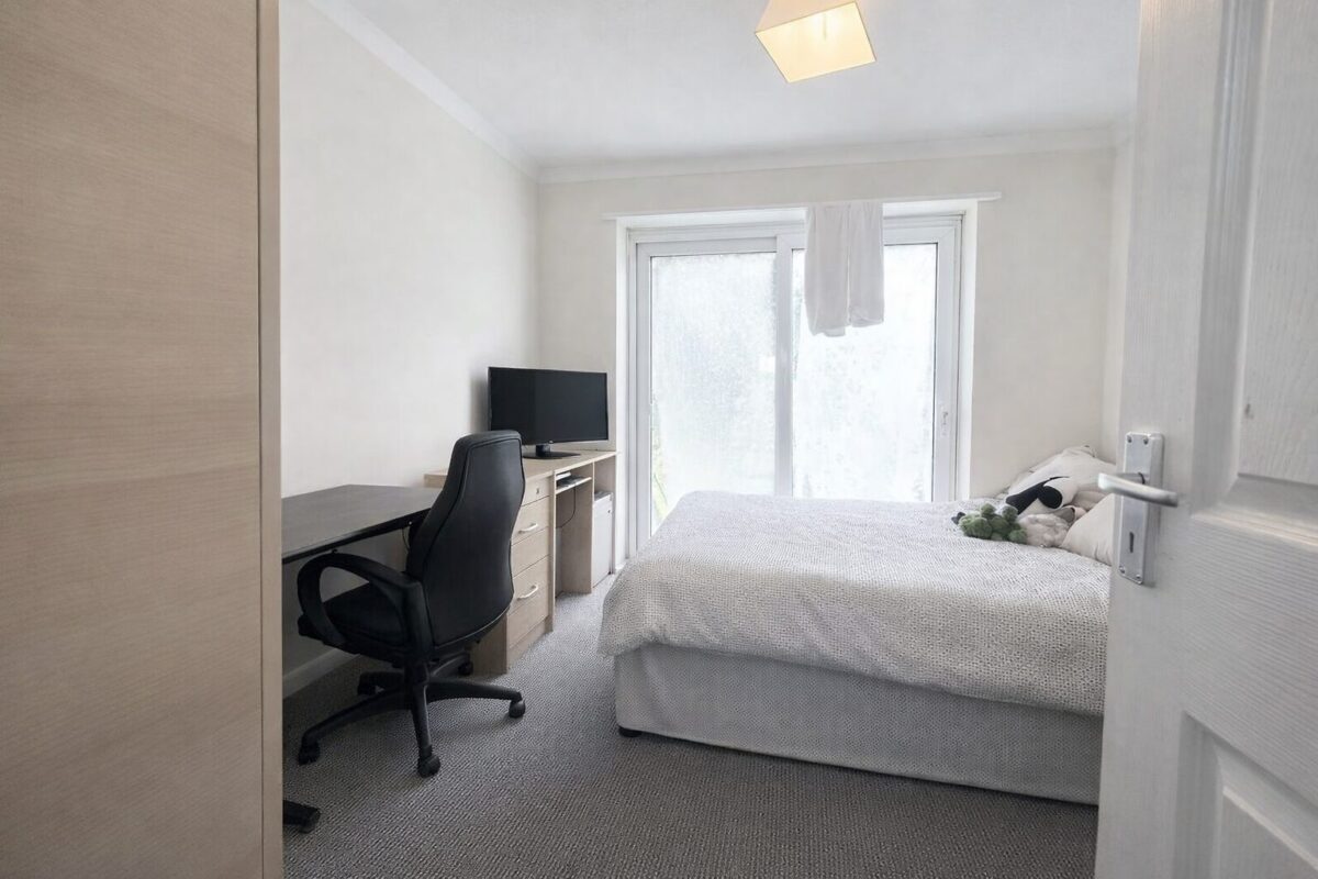 4 Bedroom Student House To Let - HP13