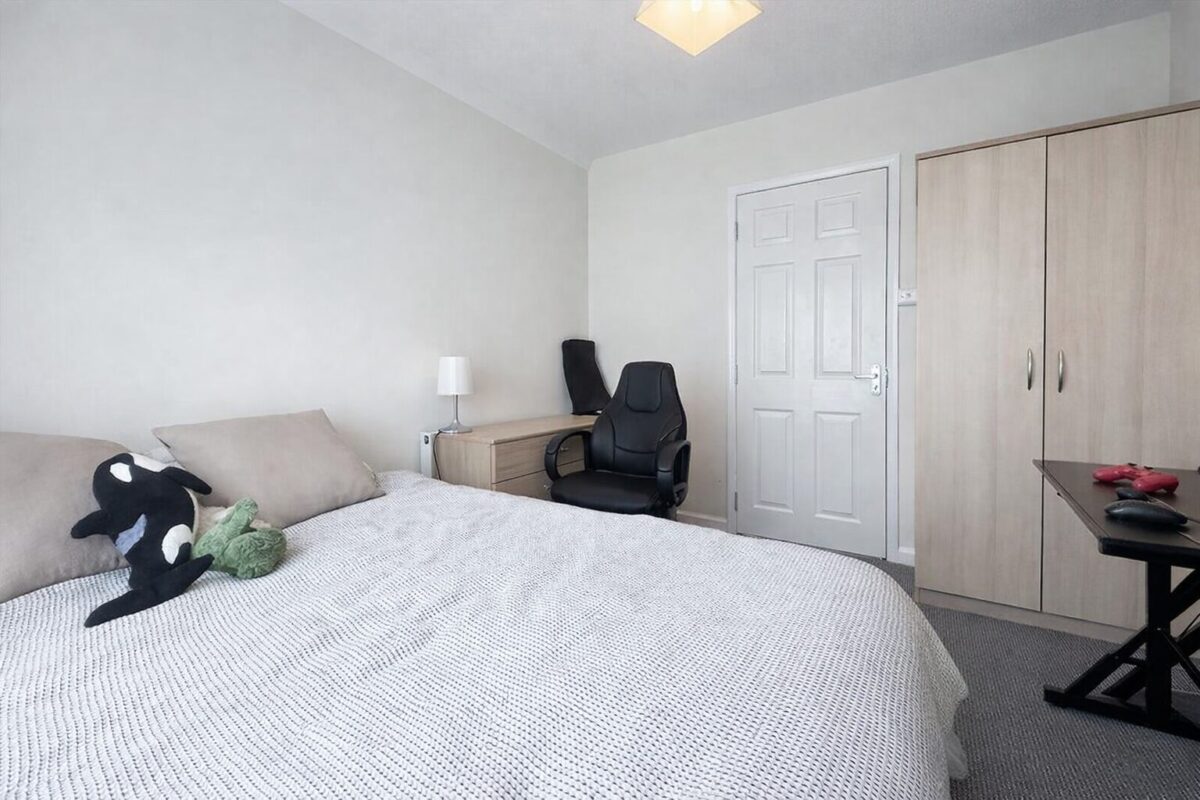 4 Bedroom Student House To Let - HP13