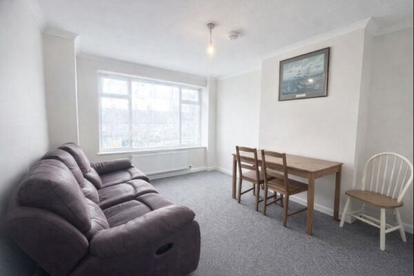 4 Bedroom Student House To Let - HP13