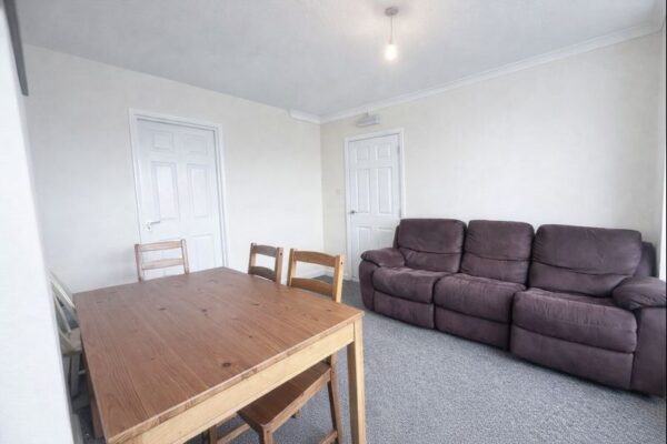 4 Bedroom Student House To Let - HP13