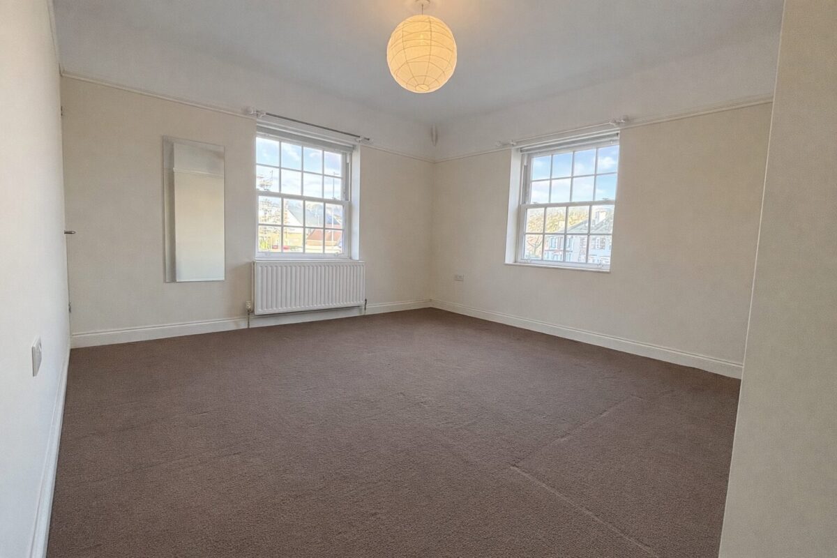 2 Bedroom Flat To Let - HP11