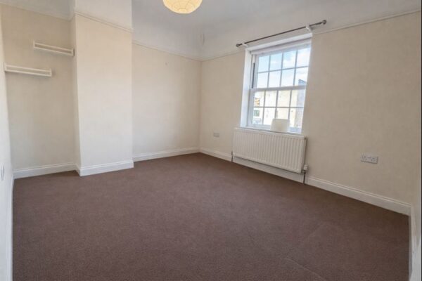 2 Bedroom Flat To Let - HP11