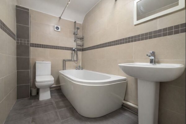 2 Bedroom Flat To Let - HP11