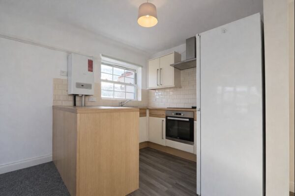 2 Bedroom Flat To Let - HP11