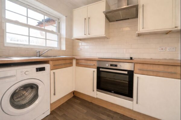 2 Bedroom Flat To Let - HP11