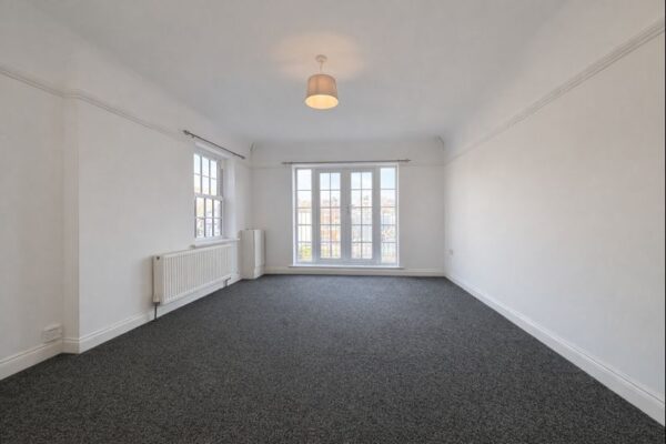 2 Bedroom Flat To Let - HP11