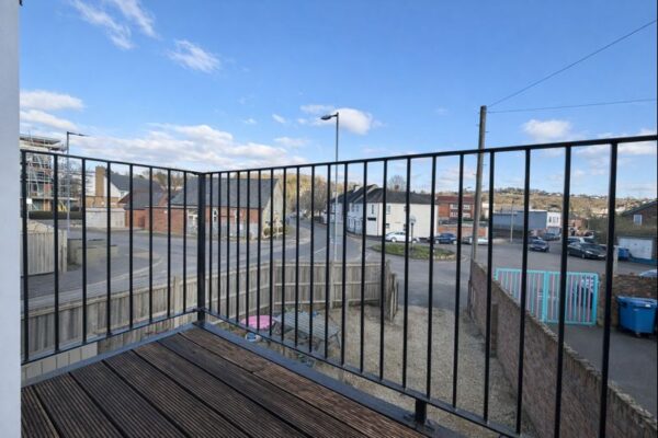 2 Bedroom Flat To Let - HP11