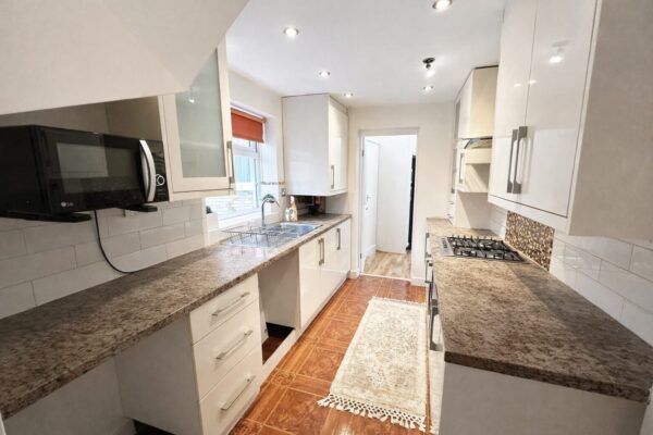4 Bedroom House To Let - HP13