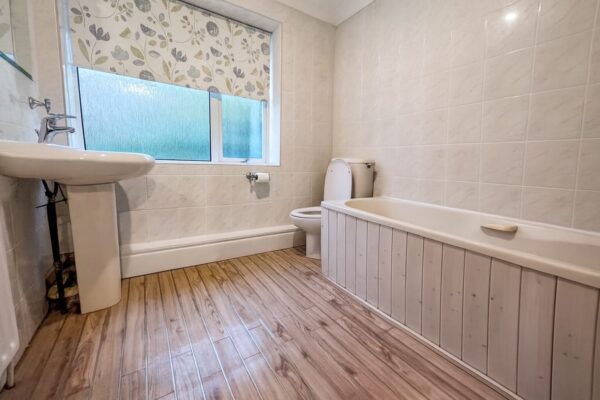 4 Bedroom House To Let - HP12