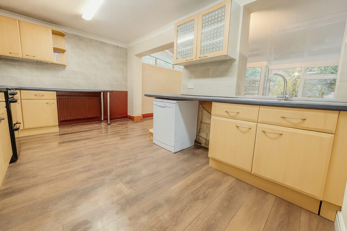 4 Bedroom House To Let - HP12