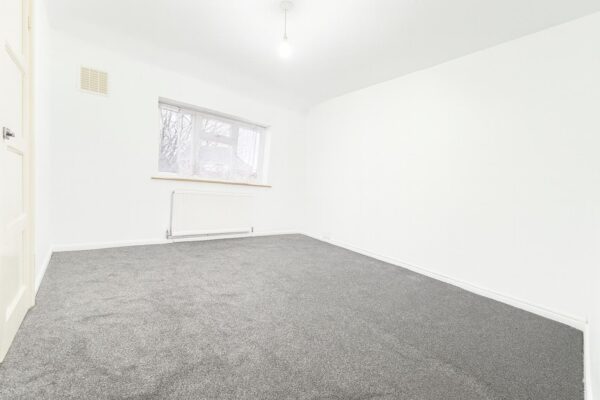 2 Bedroom Flat To Let - HP12