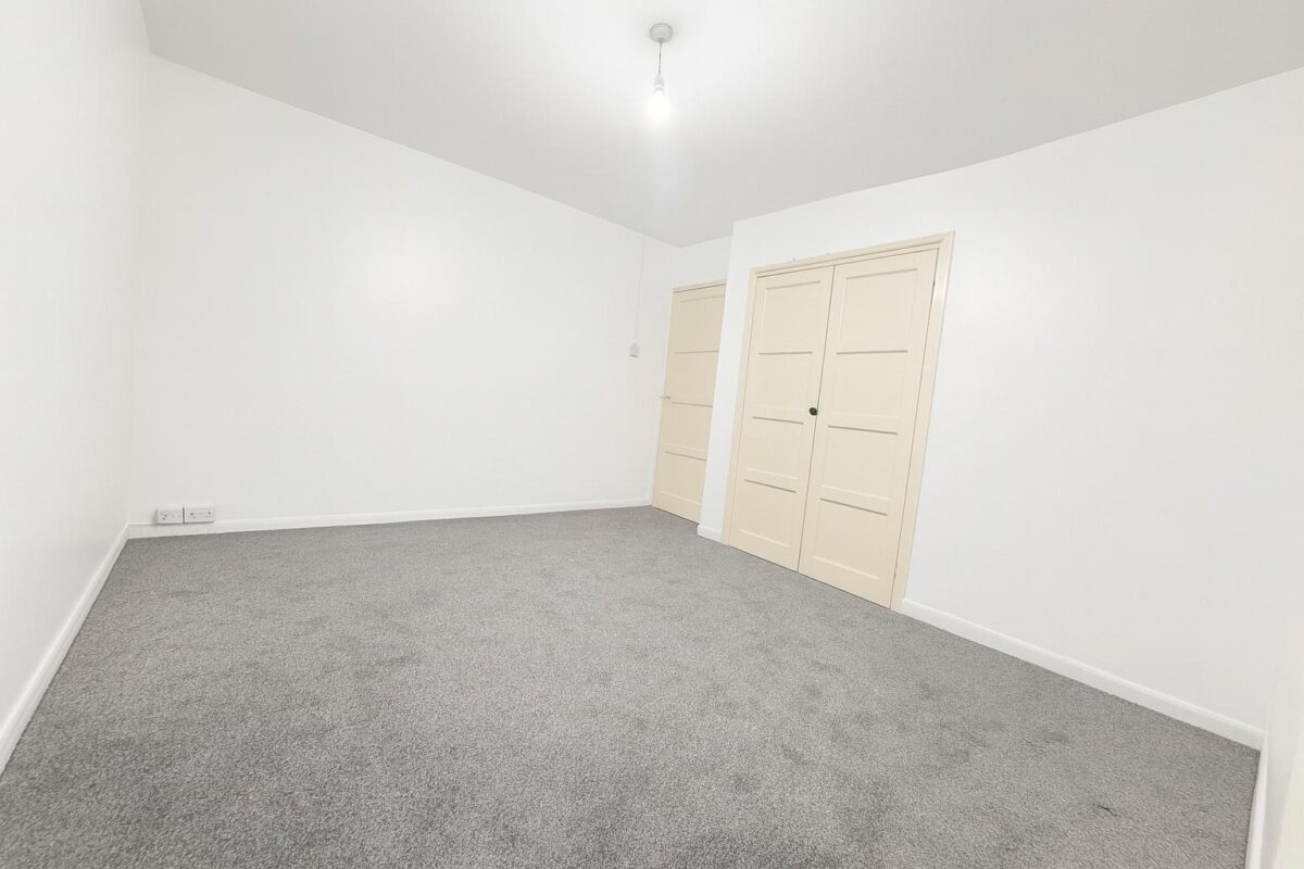 2 Bedroom Flat To Let - HP12