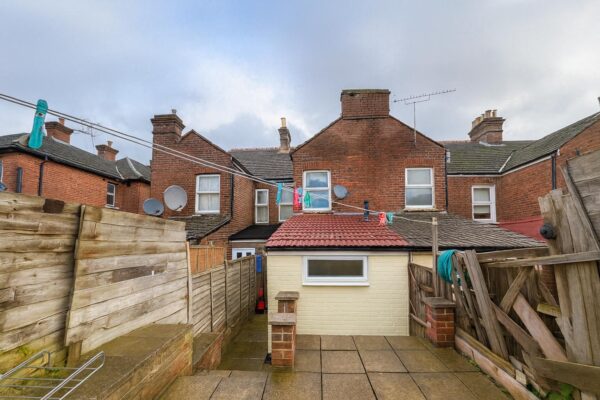 3 Bedroom House To Let - HP12