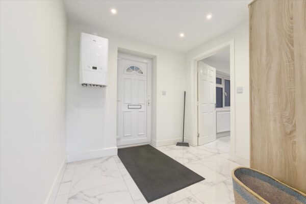 2 Bedroom Flat To Let - HP12