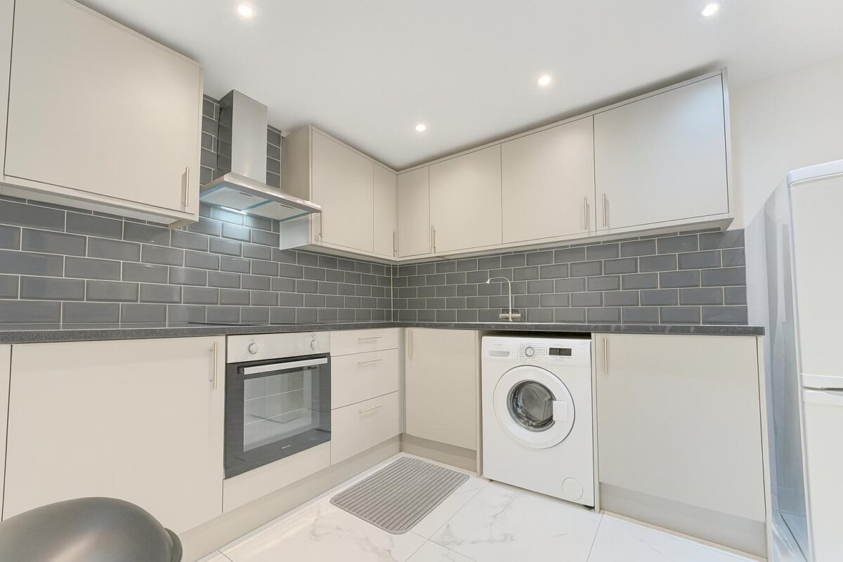2 Bedroom Flat To Let - HP12