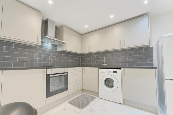 2 Bedroom Flat To Let - HP12