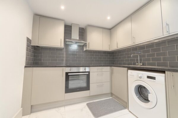 2 Bedroom Flat To Let - HP12