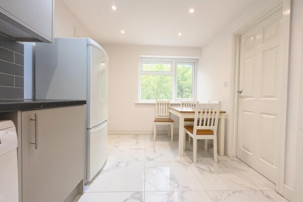 2 Bedroom Flat To Let - HP12
