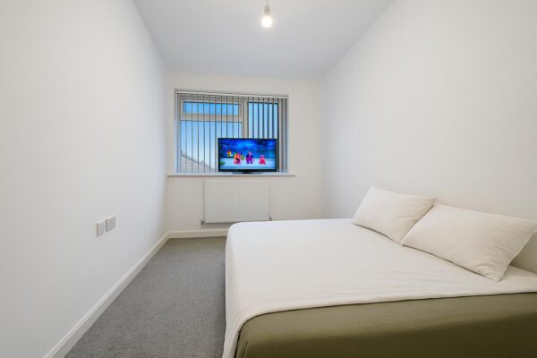 2 Bedroom Flat To Let - HP12