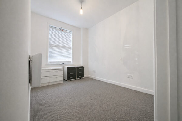 1 Bedroom Flat To Let - HP12