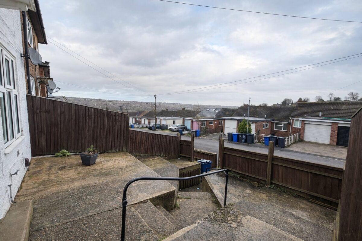 4 Bedroom House To Let - HP11