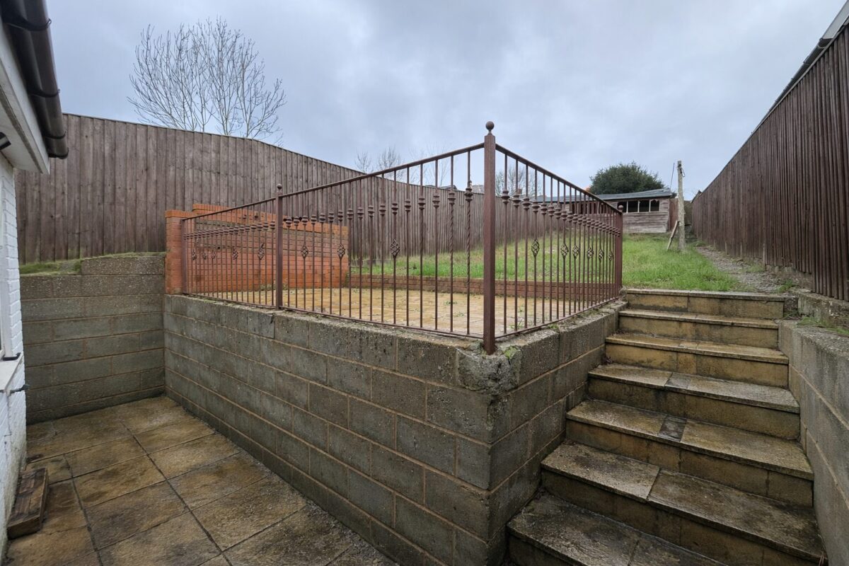 4 Bedroom House To Let - HP11