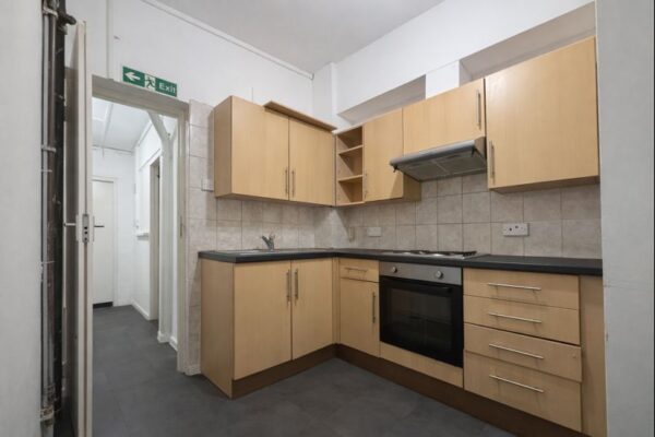 Furnished Double Room To Let - HP11