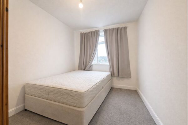 Furnished Double Room To Let - HP11