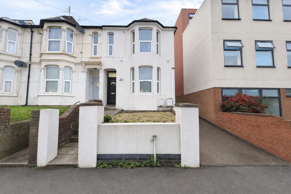 1 Bedroom Flat To Let - HP11