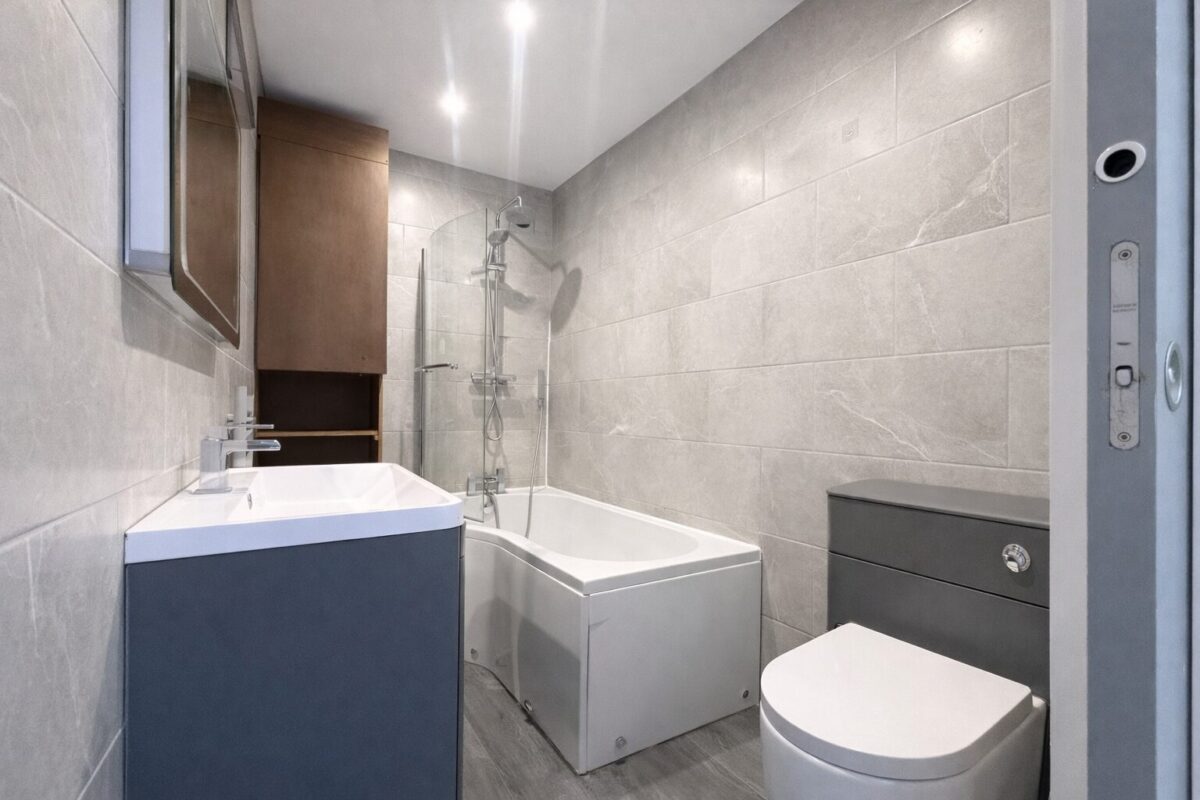 1 Bedroom Flat To Let - HP11