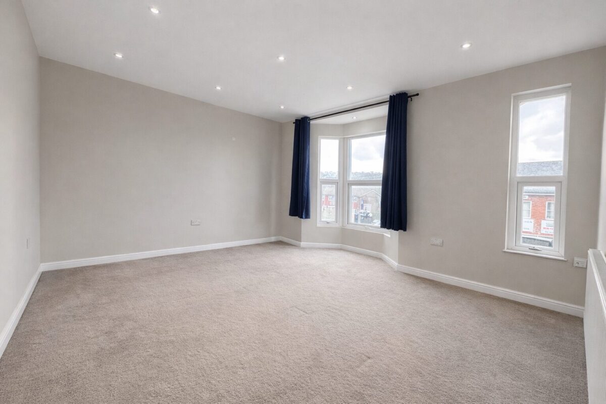 1 Bedroom Flat To Let - HP11