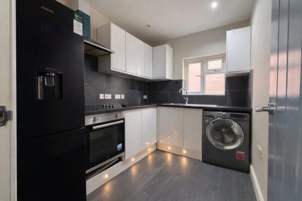 1 Bedroom Flat To Let - HP11