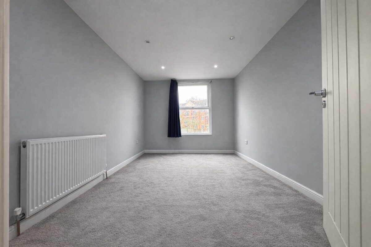 1 Bedroom Flat To Let - HP11