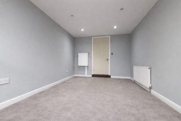 1 Bedroom Flat To Let - HP11