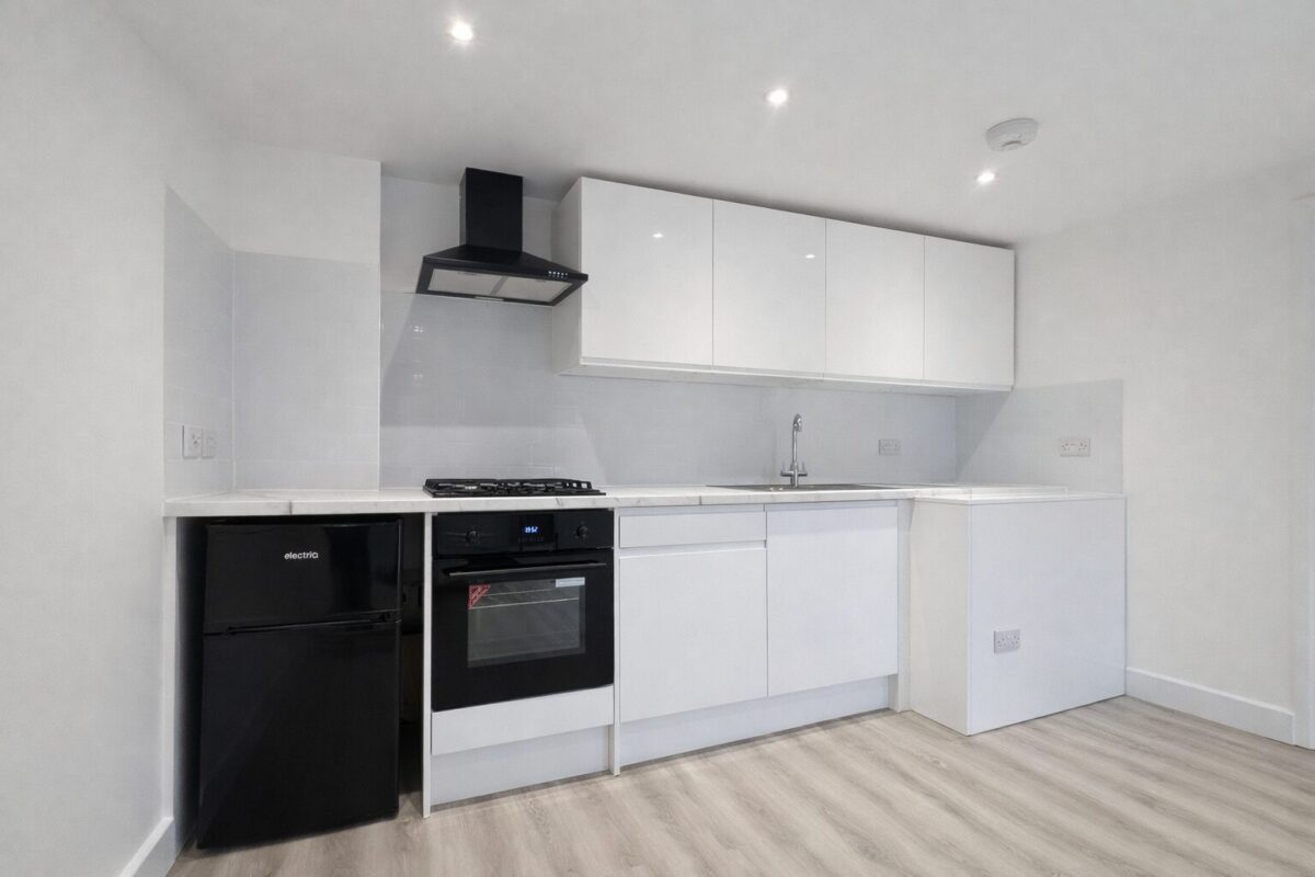 1 Bedroom Flat To Let - HP12