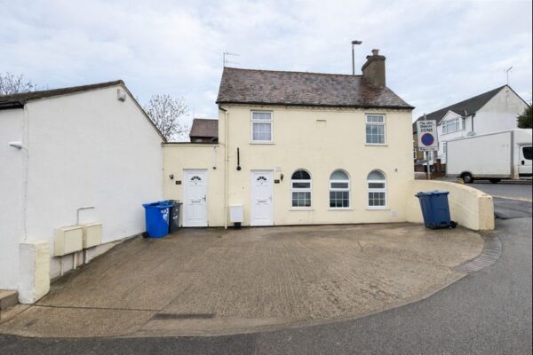 1 Bedroom Flat To Let - HP12