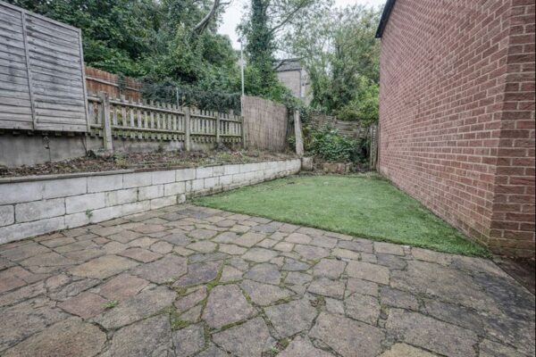 4 Bedroom House To Let - HP13