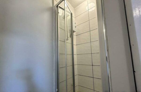 Furnished Double Room To Let - HP11