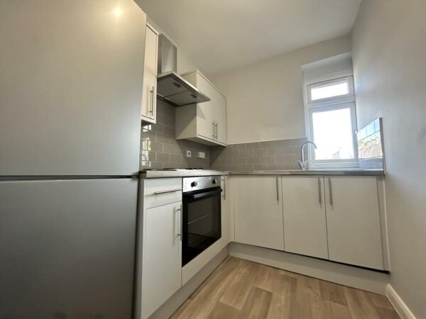 Furnished Double Room To Let - HP11